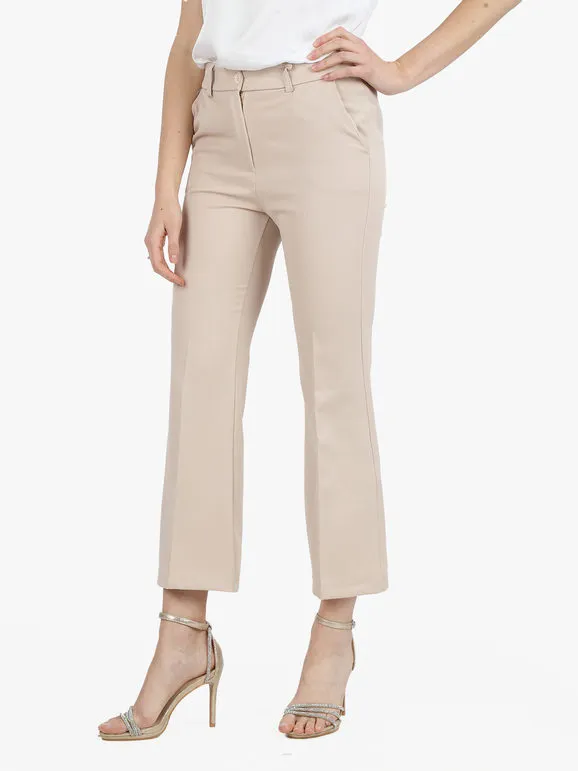 Daystar Pantalón de mujer elegante con extremos acampanados.