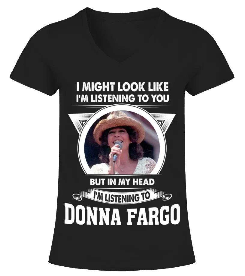 LISTENING TO DONNA FARGO Camiseta cuello pico Mujer