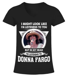 LISTENING TO DONNA FARGO Camiseta cuello pico Mujer