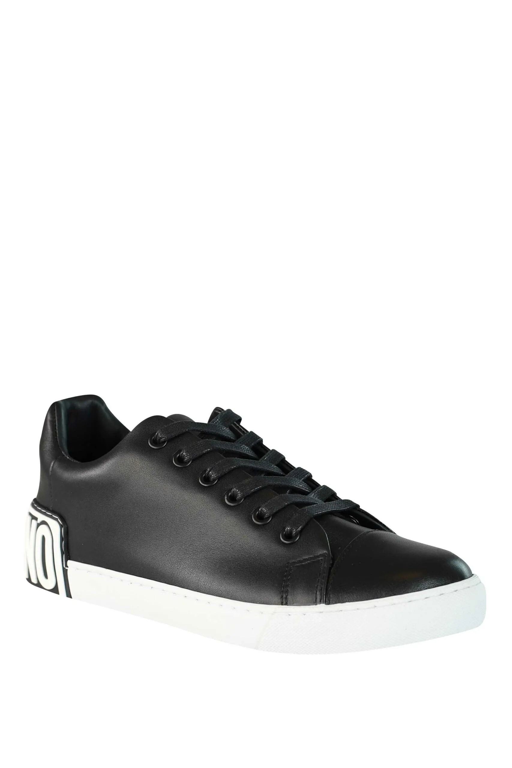Zapatillas negras con maxilogo blanco de goma en suela