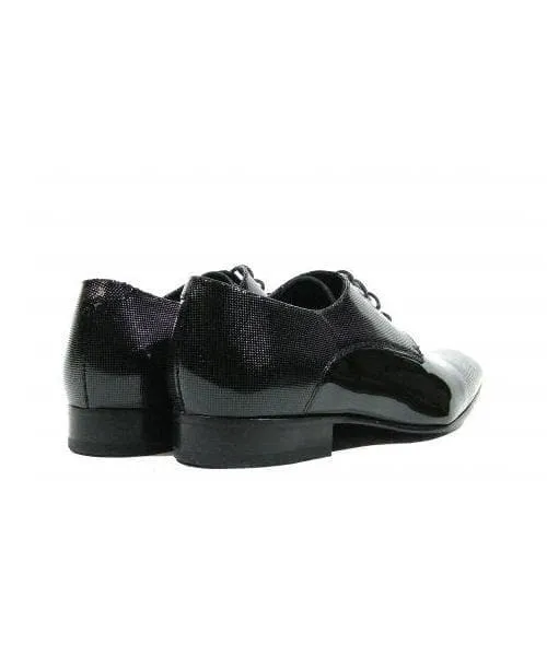 Zapatos blucher negros de charol con picados